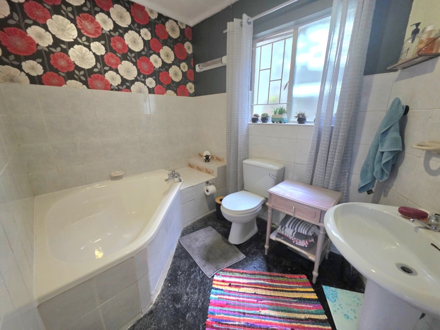 7 Bedroom Property for Sale in Clarens Free State